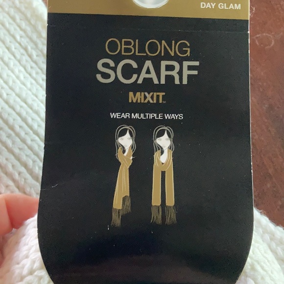 NWT hat and scarf bundle - Picture 2 of 6